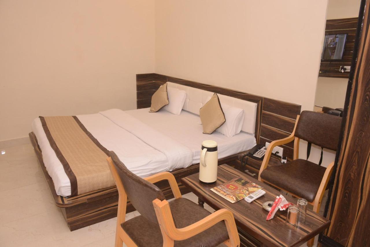 קוטה Hotel Bharat מראה חיצוני תמונה
