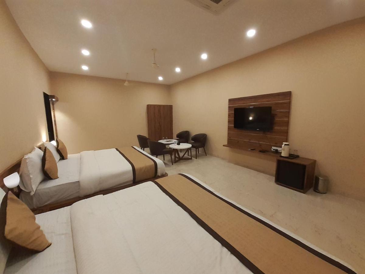 קוטה Hotel Bharat מראה חיצוני תמונה